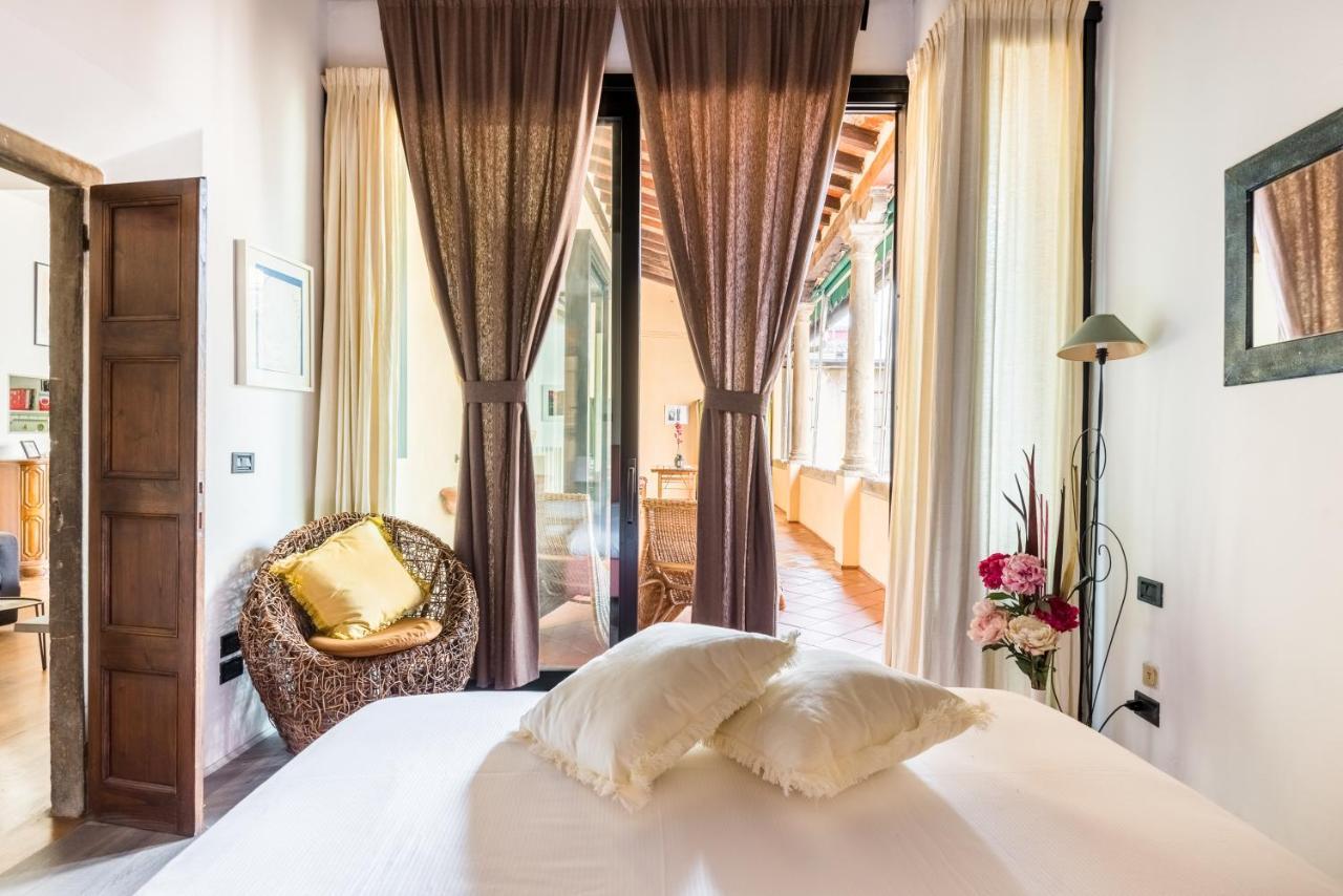 Refined Flat With Private Loggia In San Frediano Appartamento Firenze