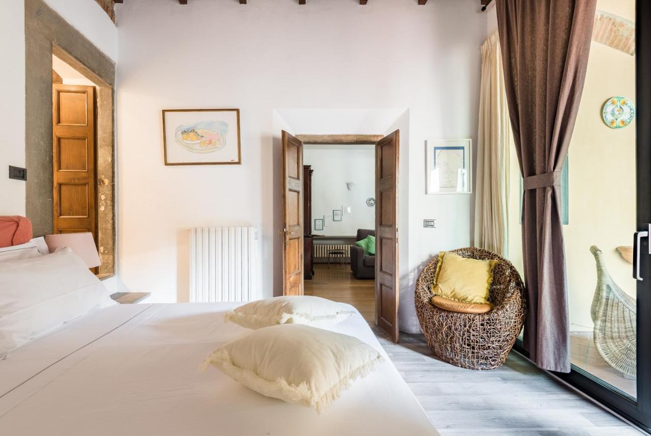 Refined Flat With Private Loggia In San Frediano Firenze