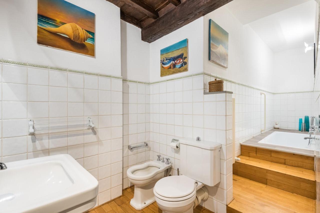 Refined Flat With Private Loggia In San Frediano Firenze