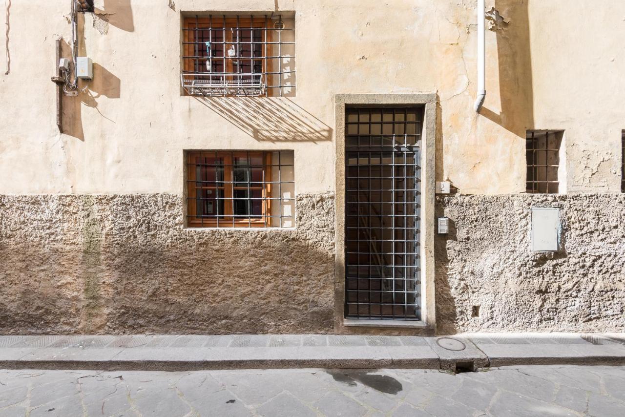 Refined Flat With Private Loggia In San Frediano * Firenze