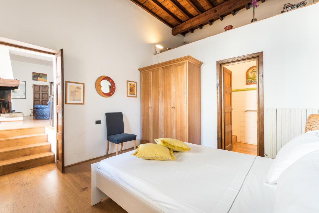 Refined Flat With Private Loggia In San Frediano Firenze